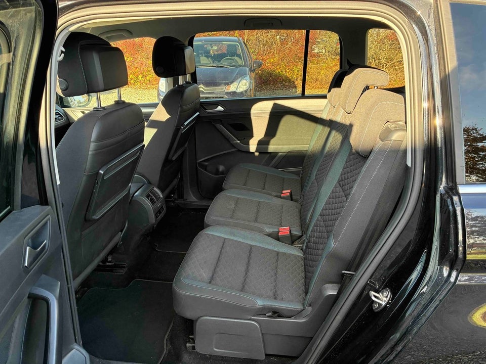 VW Touran 1,6 TDi 115 IQ.Drive DSG 7prs 5d