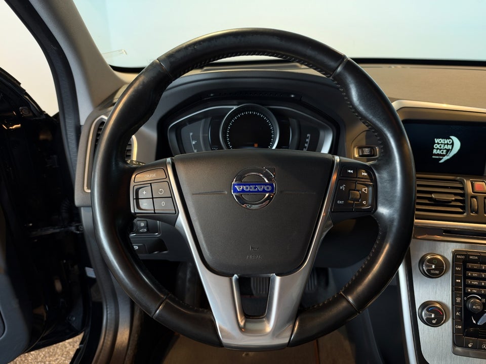 Volvo XC60 2,0 D4 190 Ocean Race 5d