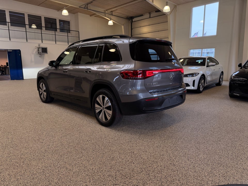 Mercedes EQB250 Progressive 7prs 5d