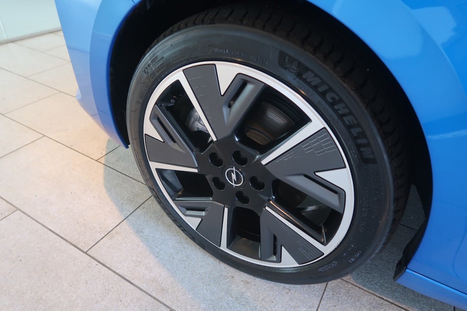 Opel Astra-e 54 Ultimate 5d