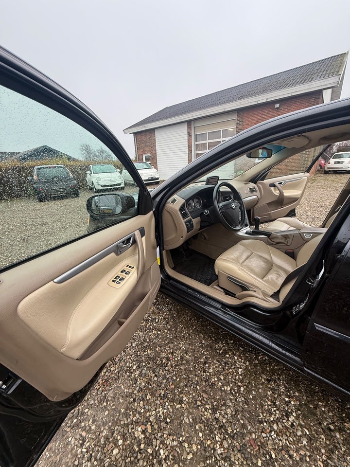 Volvo S60 2,5 T Momentum 4d