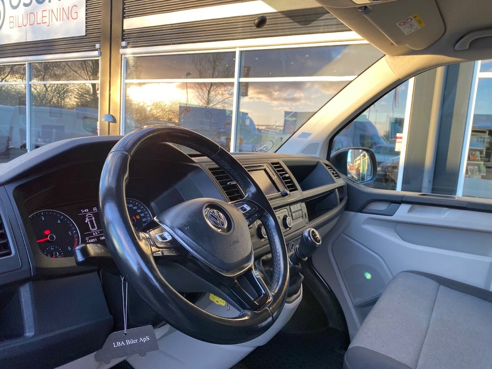 VW Transporter 2,0 TDi 110 Kassevogn lang