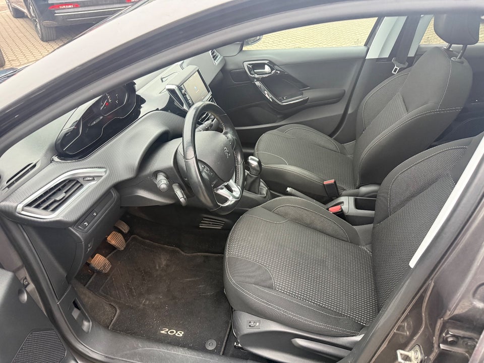 Peugeot 208 1,2 PureTech 82 Allure Sky 5d
