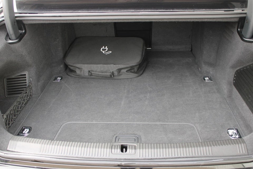 Audi A8 60 TFSi e quattro Tiptr. 4d