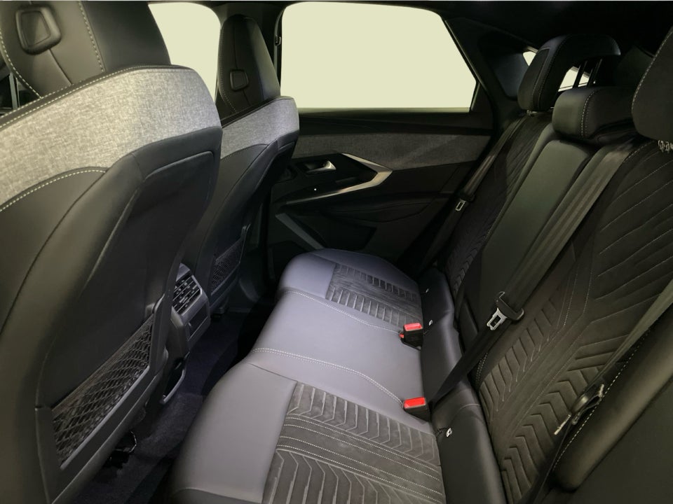Peugeot e-3008 77 GT Pack 5d