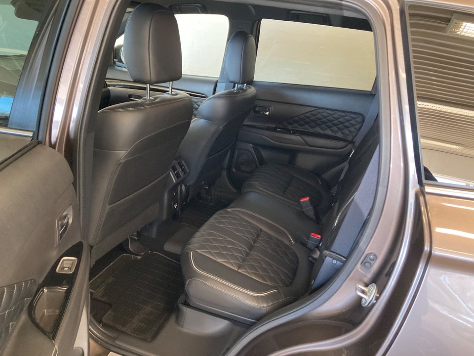 Mitsubishi Outlander 2,4 PHEV Instyle CVT 4WD 5d