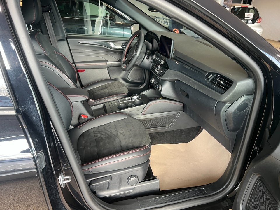 Ford Kuga 2,5 HEV ST-Line X CVT 5d