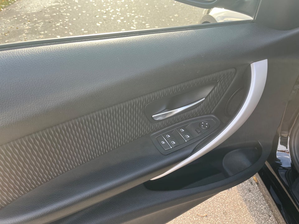 BMW 320d 2,0 Touring Advantage aut. 5d