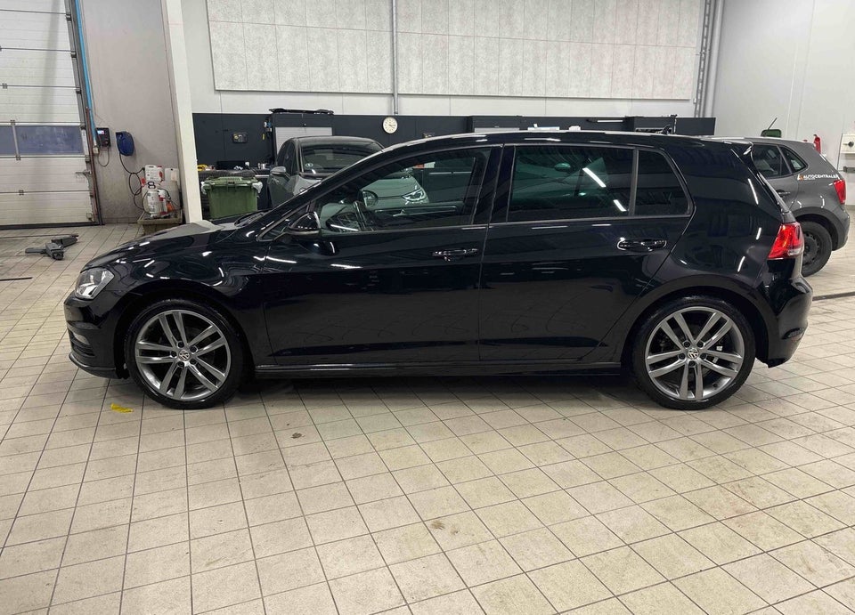 VW Golf VII 2,0 TDi 150 R-line BMT 5d