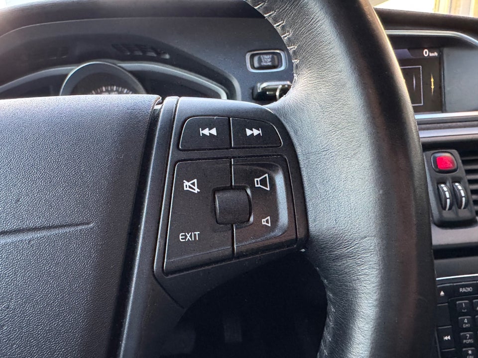 Volvo V40 1,6 D2 115 Momentum aut. 5d