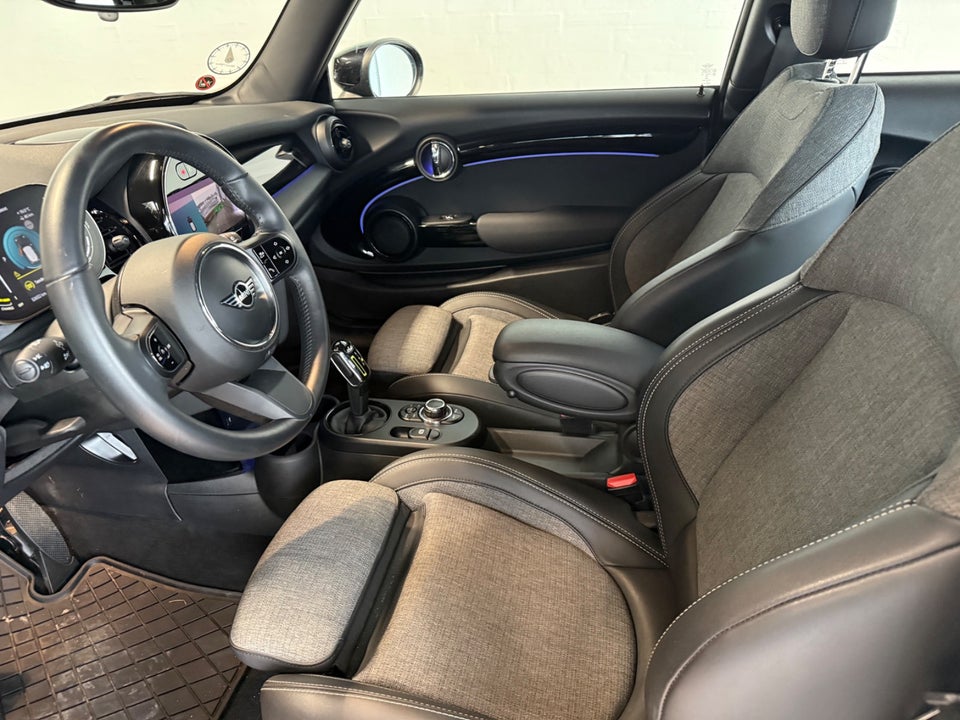 MINI Cooper SE Essential 3d