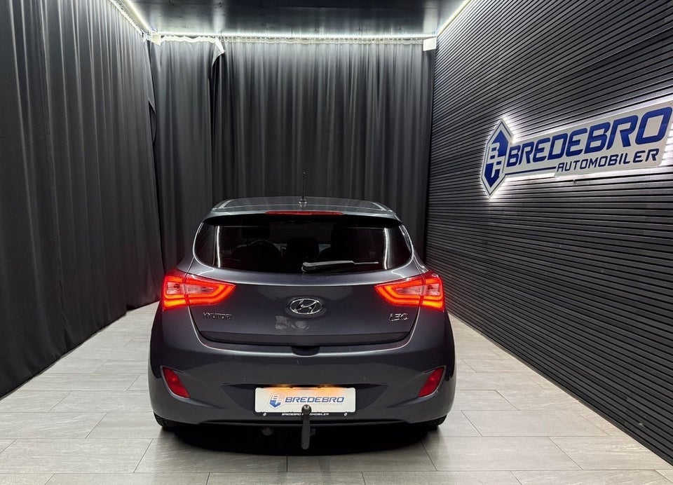 Hyundai i30 1,6 CRDi 110 EM-Edition 5d