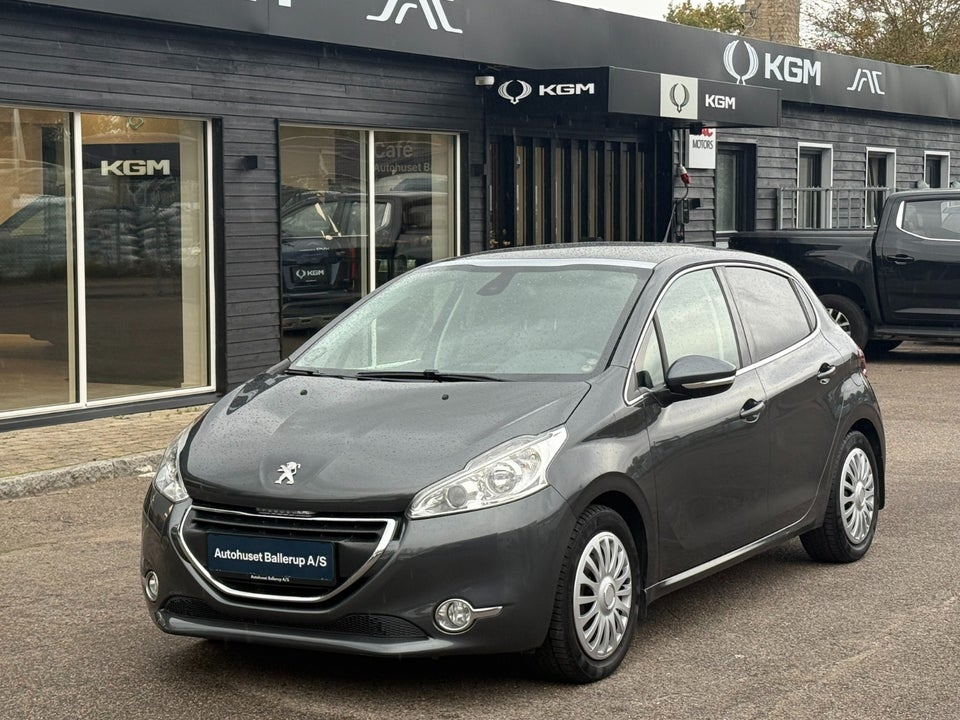 Peugeot 208 1,2 VTi Allure Sky 5d