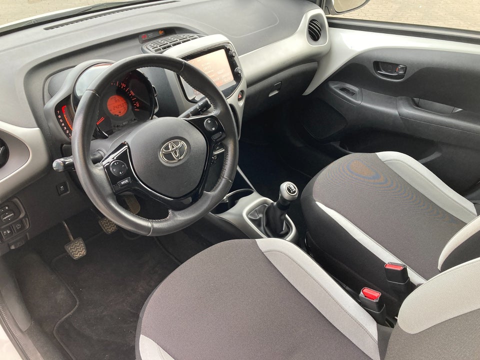 Toyota Aygo 1,0 VVT-i x-press 5d