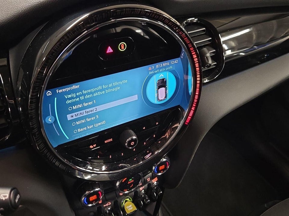 MINI Cooper SE Essential 3d