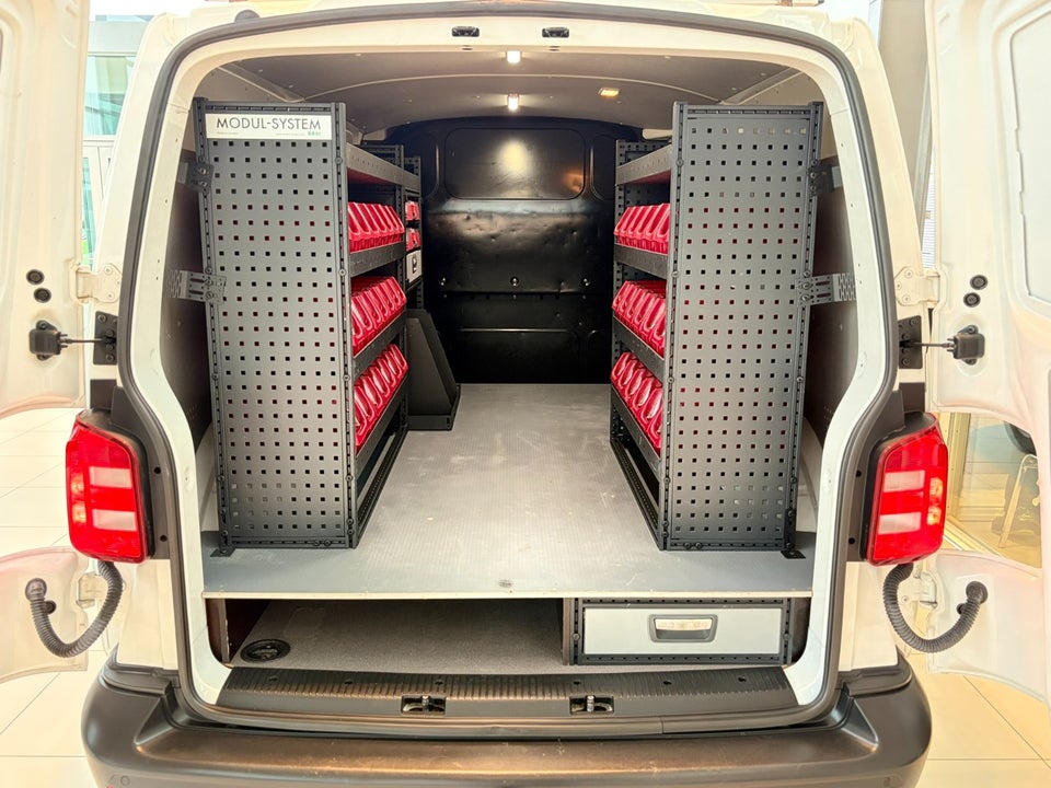 VW Transporter 2,0 TDi 102 Kassevogn kort