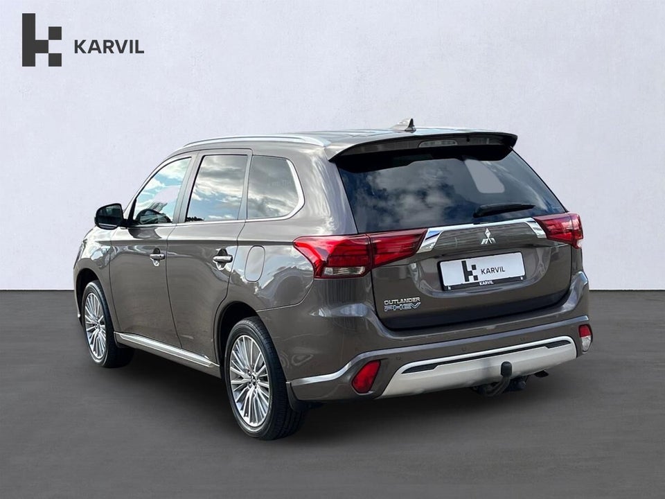 Mitsubishi Outlander 2,4 PHEV Invite CVT 4WD 5d