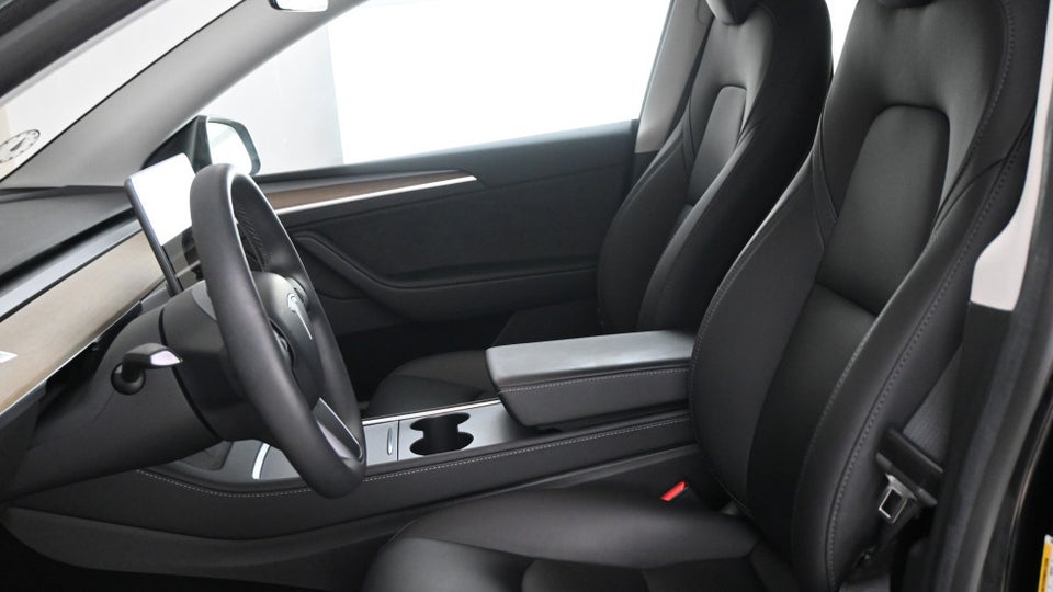 Tesla Model Y Long Range AWD 5d