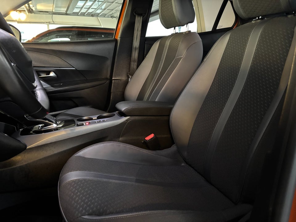 Peugeot 2008 1,5 BlueHDi 130 Allure Pack EAT8 5d