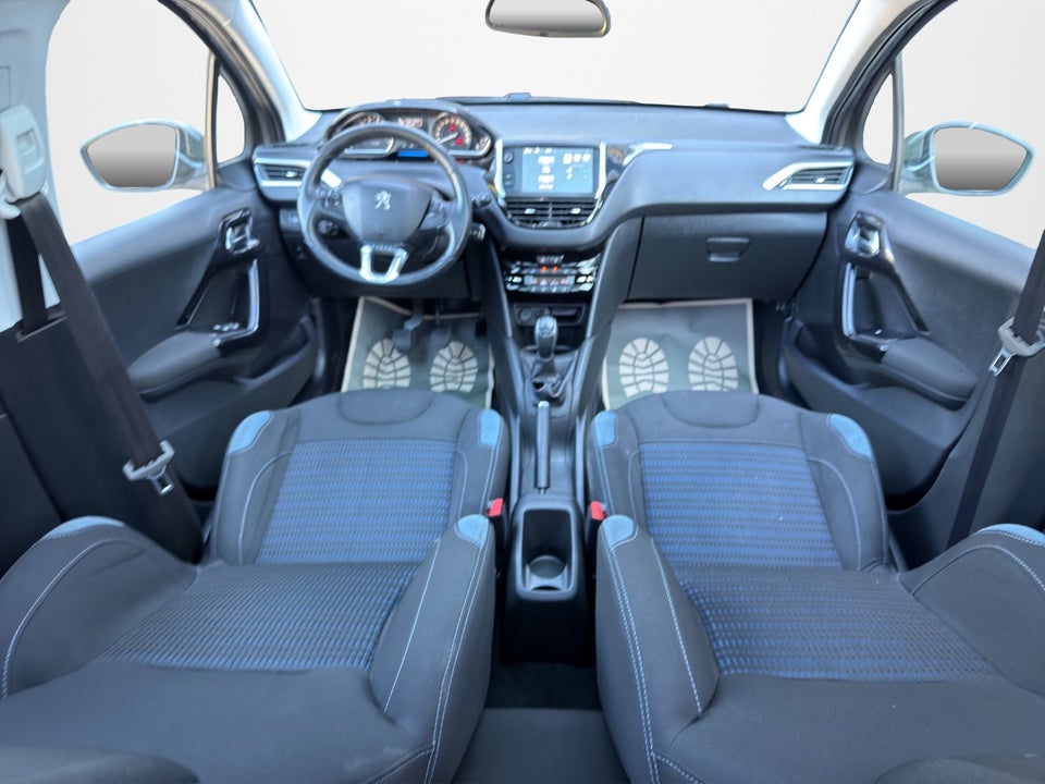 Peugeot 208 1,2 VTi Allure Sky 5d