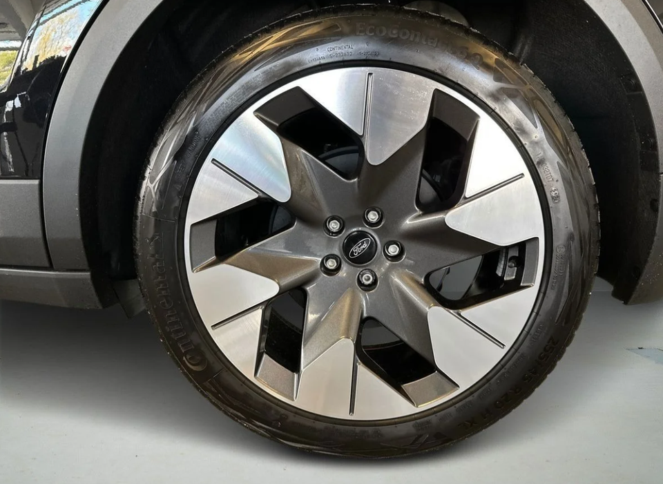 Ford Explorer 79 Premium Extended Range 5d