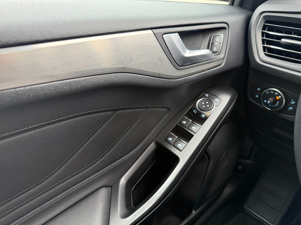 Ford Focus 1,0 EcoBoost Titanium stc. aut. 5d