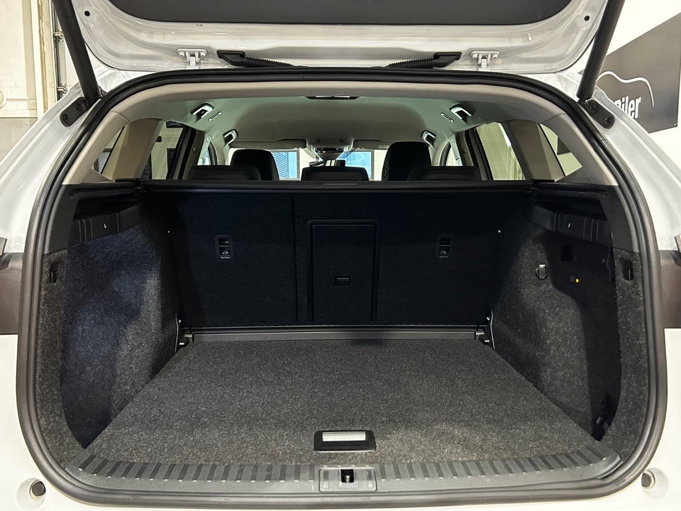 Skoda Enyaq 60 iV Plus Lodge 5d