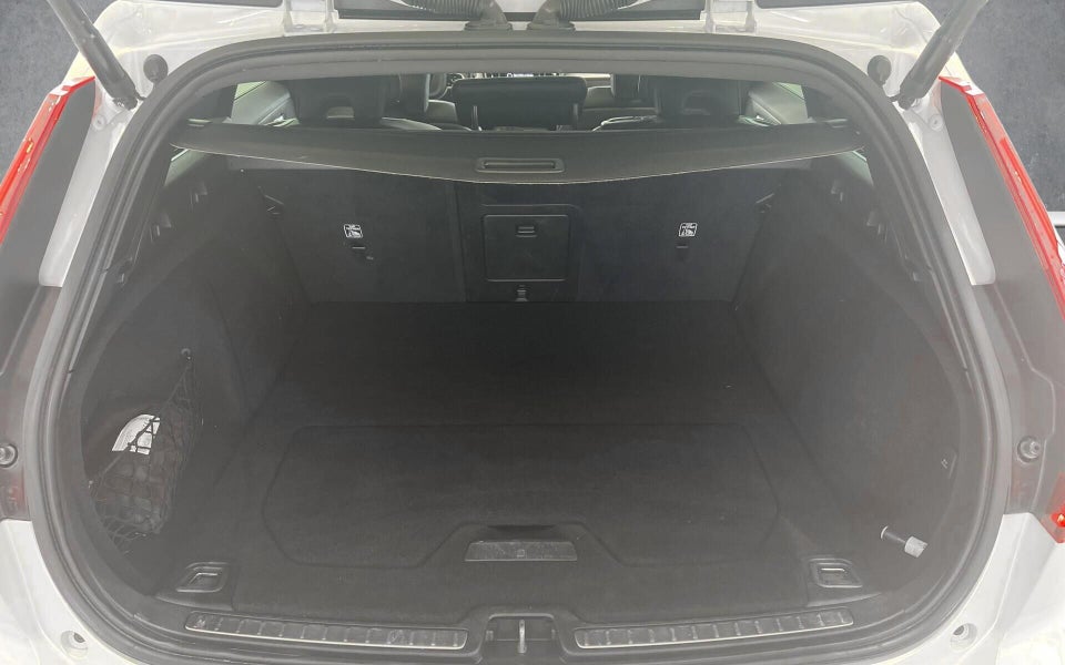 Volvo V60 2,0 T6 ReCharge R-Design aut. AWD 5d