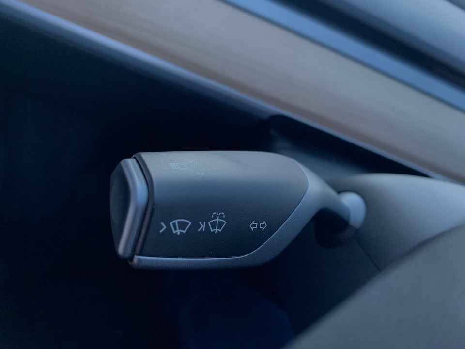 Tesla Model Y Long Range AWD 5d