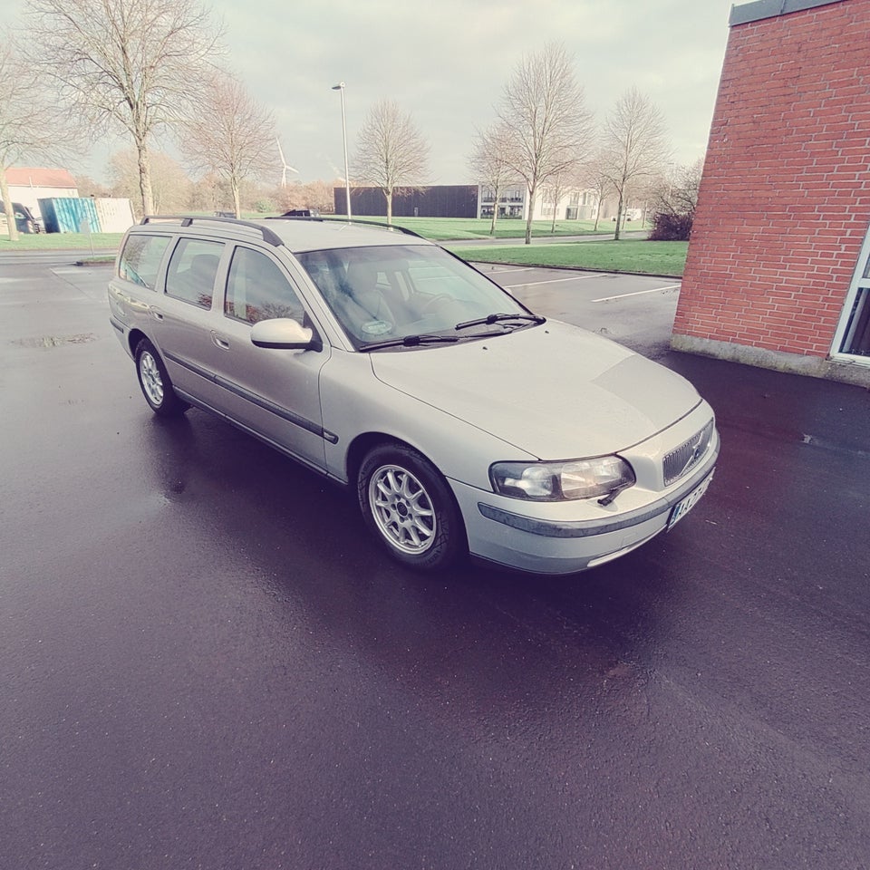 Volvo V70 2,4 170 5d