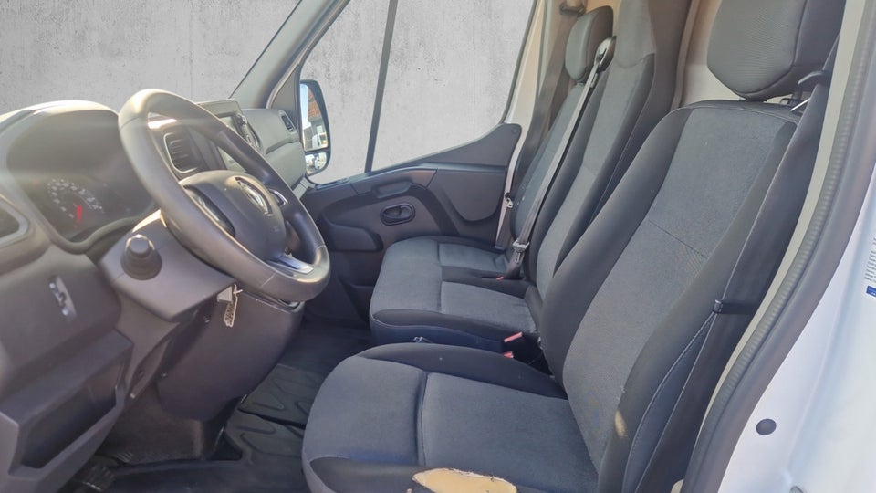 Renault Master IV T33 2,3 dCi 135 L2H2 Kassevogn
