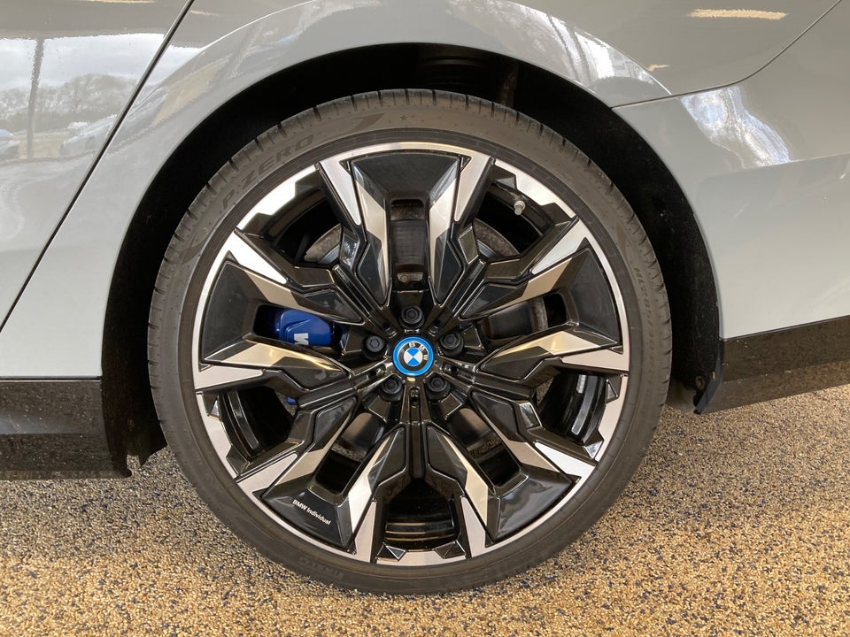 BMW i5 M60 xDrive 4d