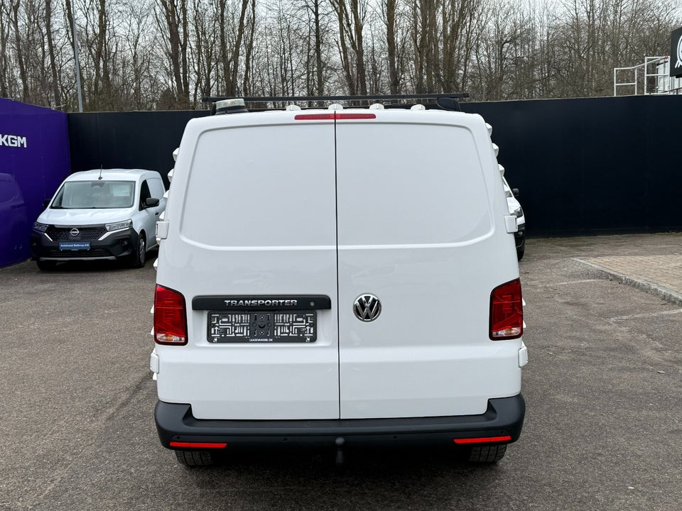 VW Transporter 2,0 TDi 110 Kassevogn lang
