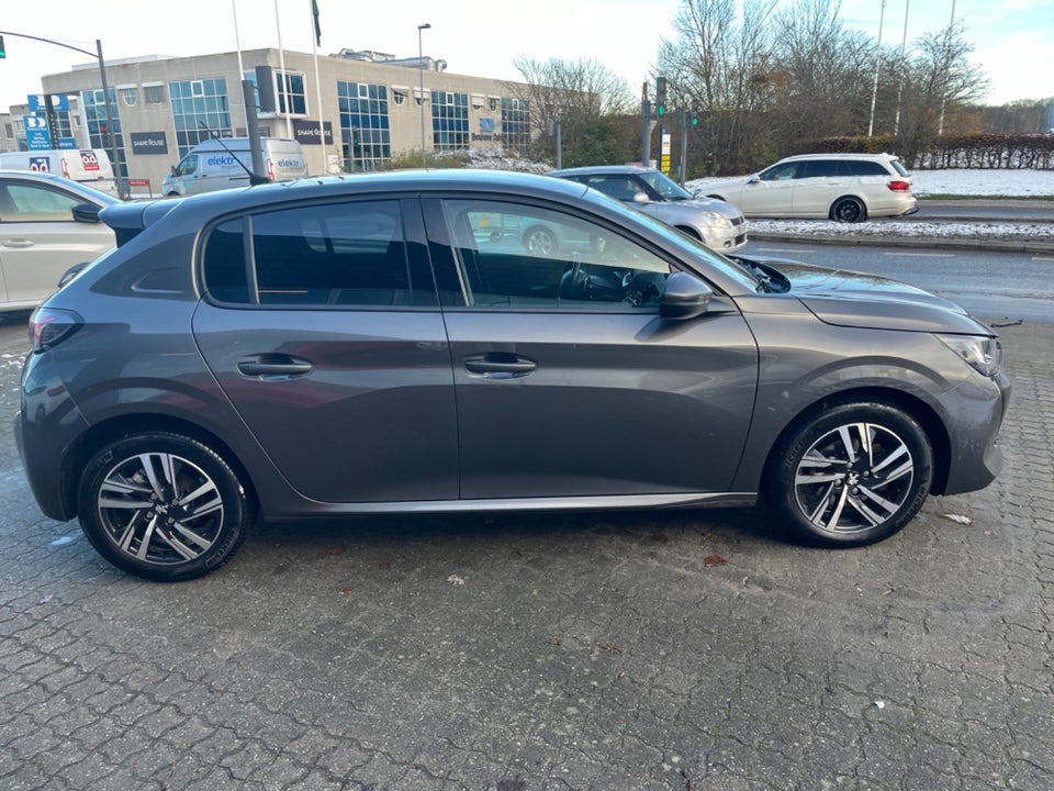 Peugeot 208 1,2 PureTech 100 Allure Sky 5d