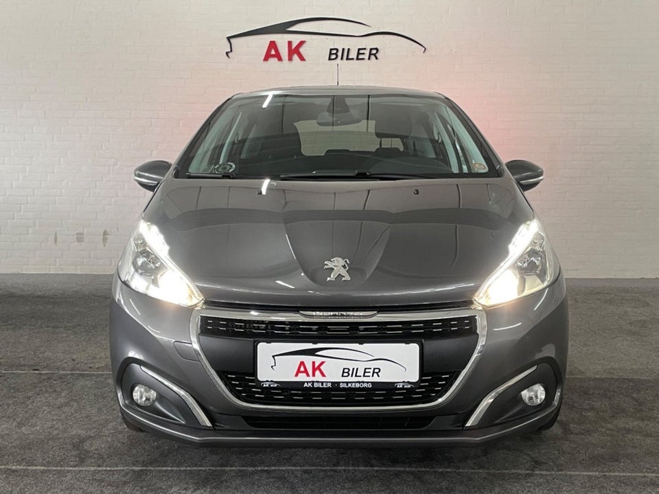 Peugeot 208 1,5 BlueHDi 100 Signature Sky 5d