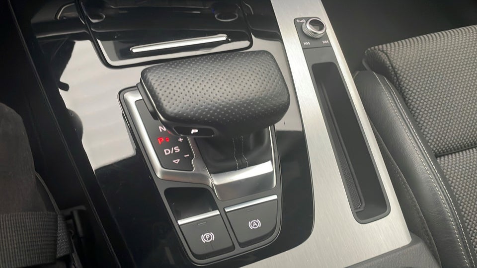 Audi Q5 55 TFSi e S-line quattro S-tr. 5d