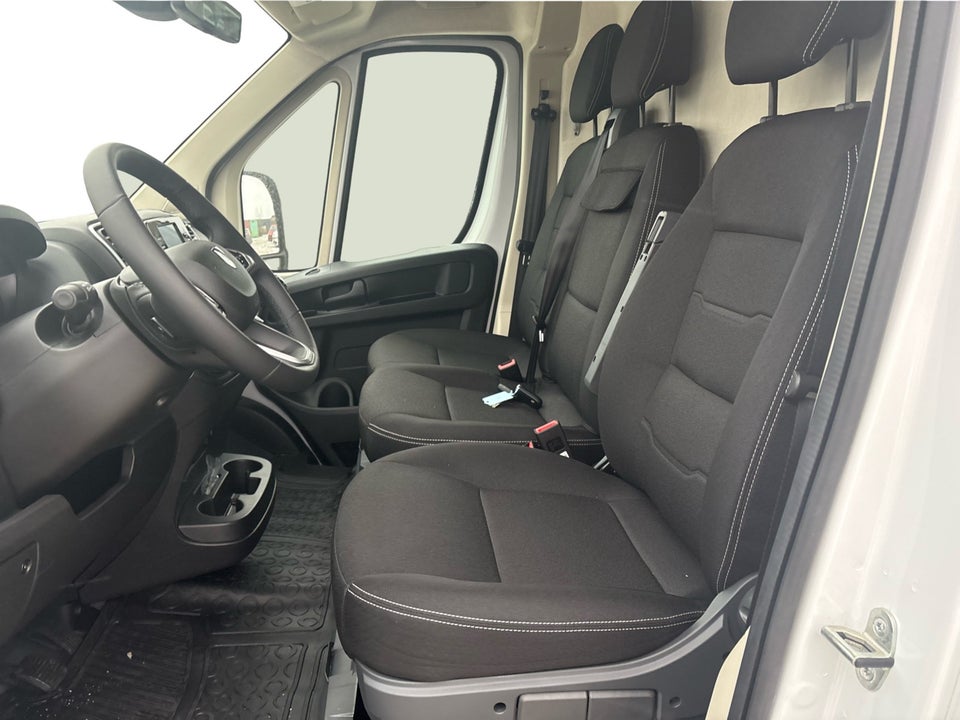 Peugeot Boxer 333 2,2 BlueHDi 140 L2H2 Premium