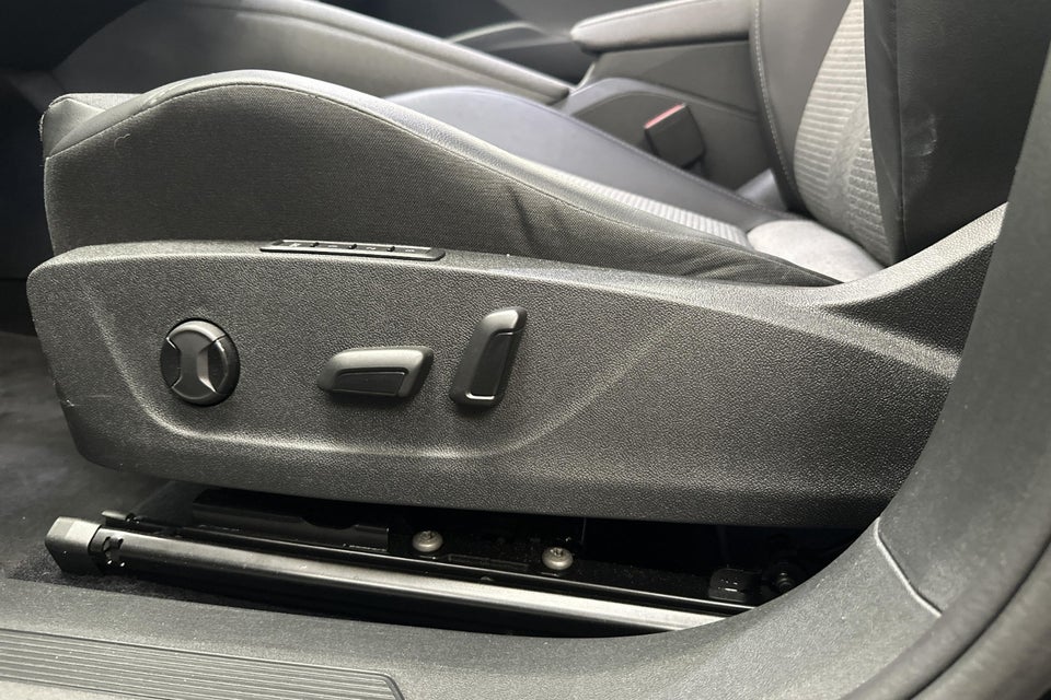 Skoda Enyaq 80 iV Loft 5d