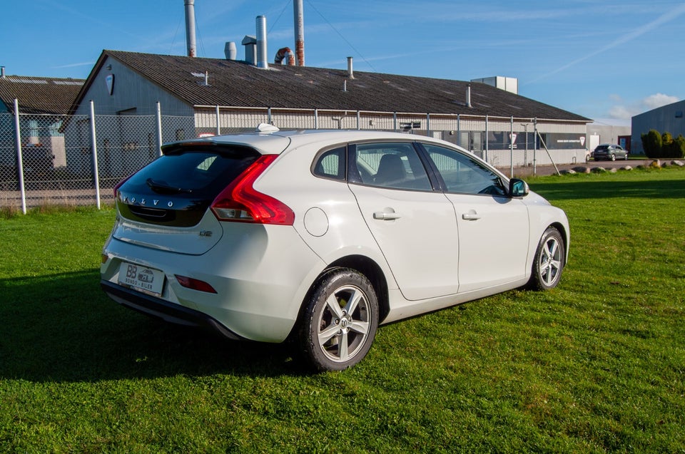 Volvo V40 2,0 D2 120 Kinetic 5d