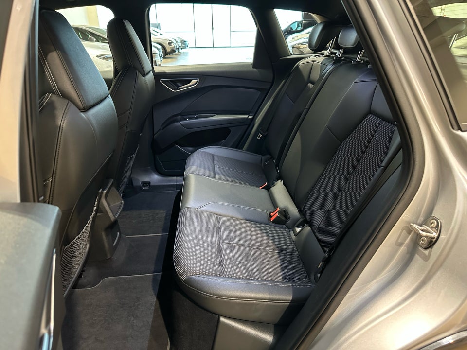 Audi Q4 e-tron 40 S-line 5d