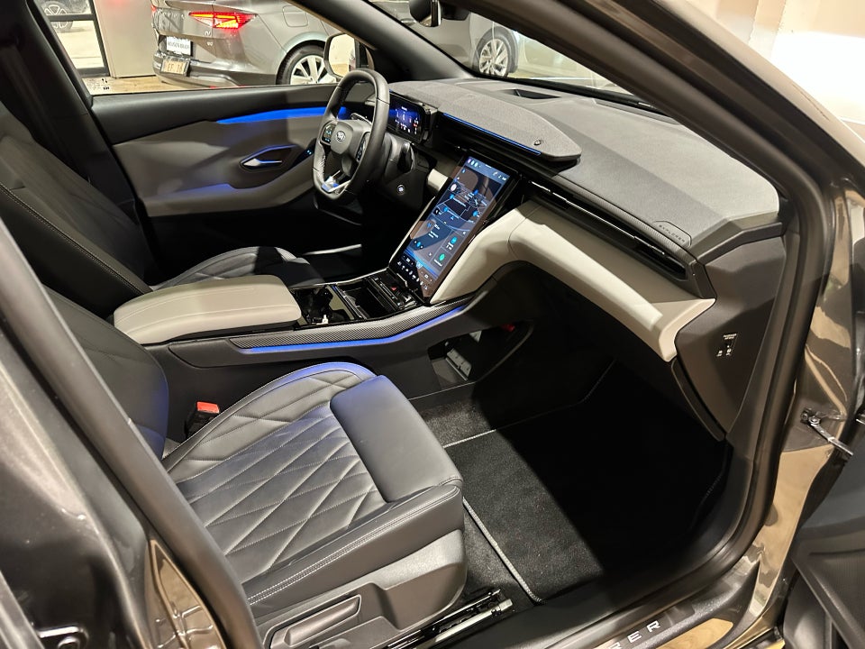 Ford Explorer 82 Premium Extended Range 5d