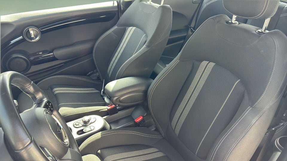 MINI Cooper SE Essential 3d