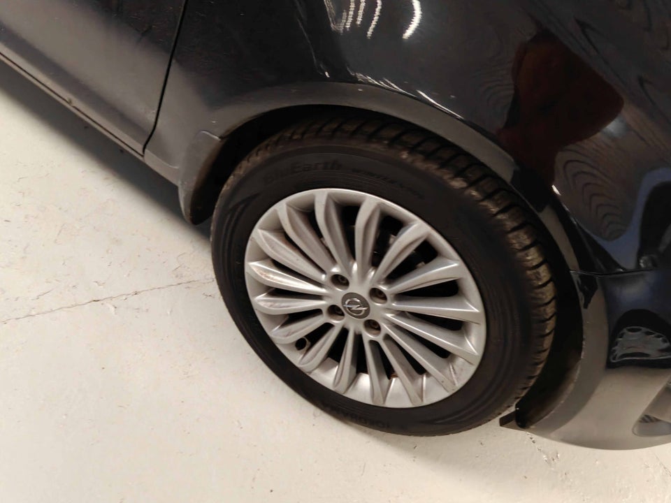 Opel Corsa 1,2 16V Enjoy 5d