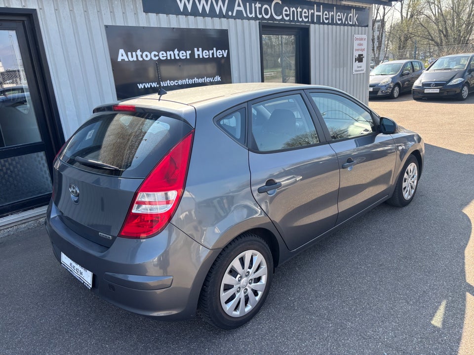 Hyundai i30 1,6 CRDi 90 Comfort 5d