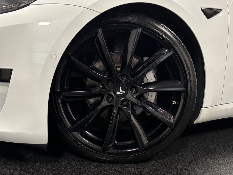 Tesla Model 3 Standard Range+ RWD 4d