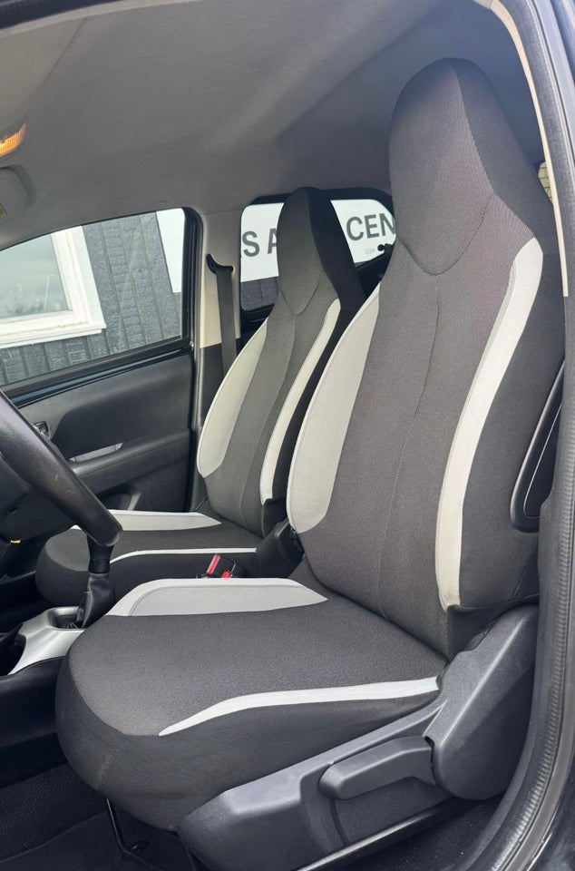 Toyota Aygo 1,0 VVT-i x-black 5d