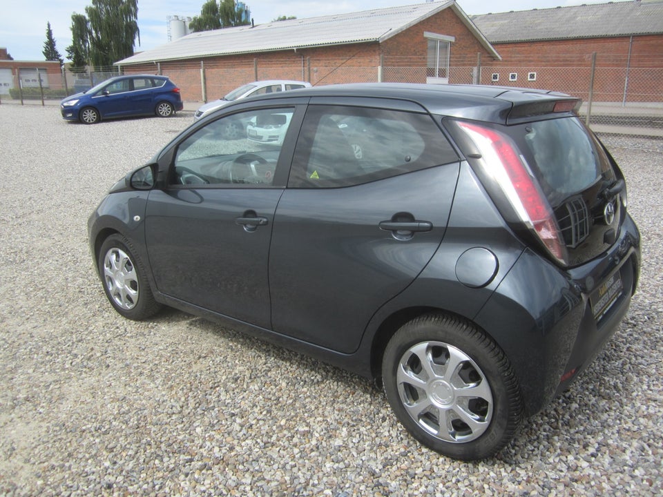 Toyota Aygo 1,0 VVT-i x-play 5d