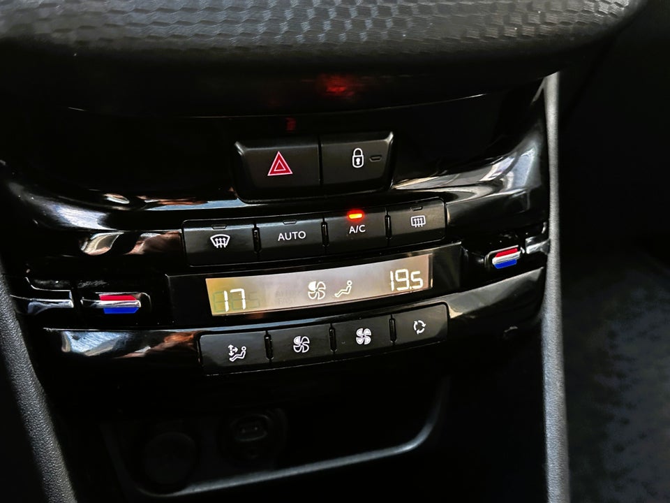 Peugeot 208 1,6 BlueHDi 100 Envy Sky 5d