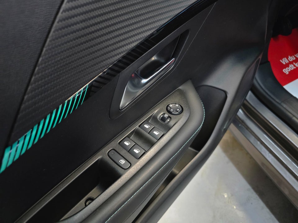 Peugeot 208 1,2 PureTech 100 Allure Sky 5d