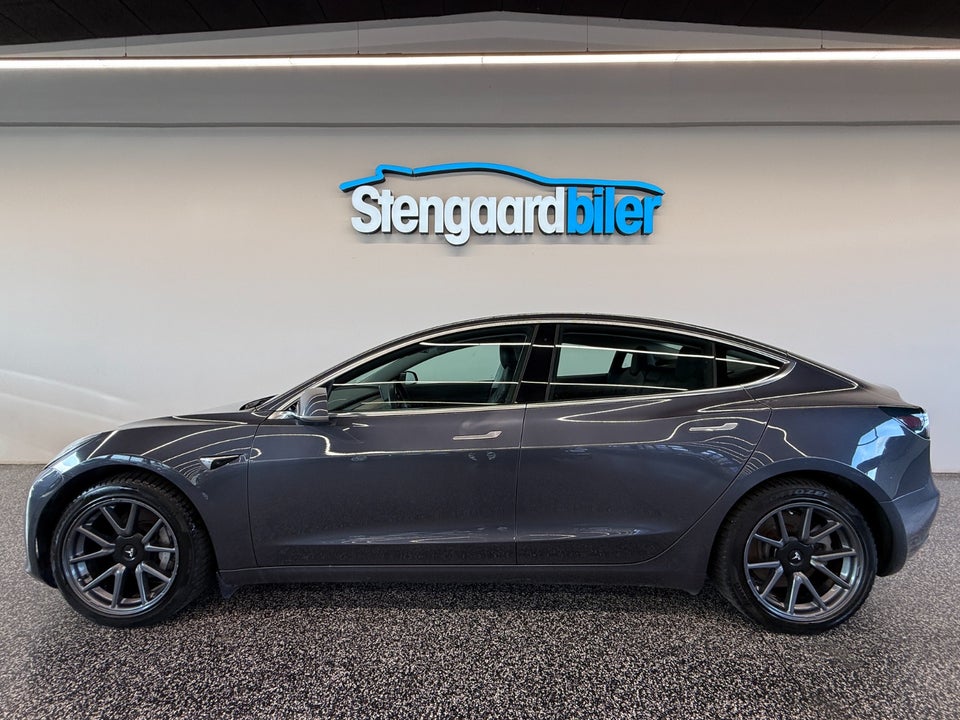 Tesla Model 3 Standard Range+ RWD 4d